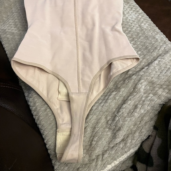 Waist trainer/ body shaper - Picture 4 of 6